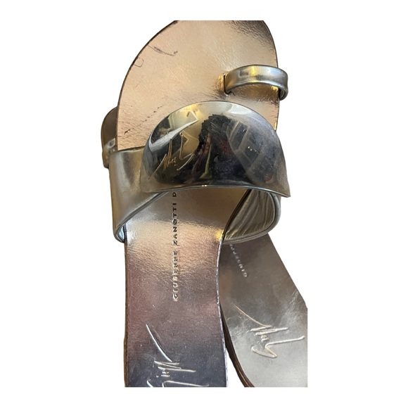 Stunning Giuseppe Zanotti Nude Sandals Mirror Vamp Toe Ring Nappa SZ 35 - Picture 9 of 12